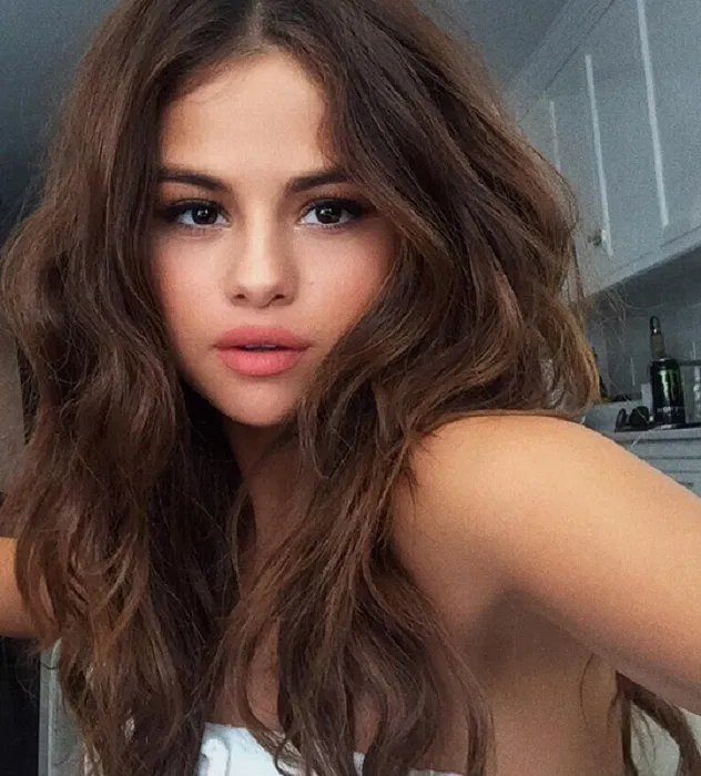 Selena Gomez social media girls
