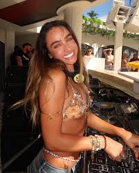 sommer-ray-social-media-girls